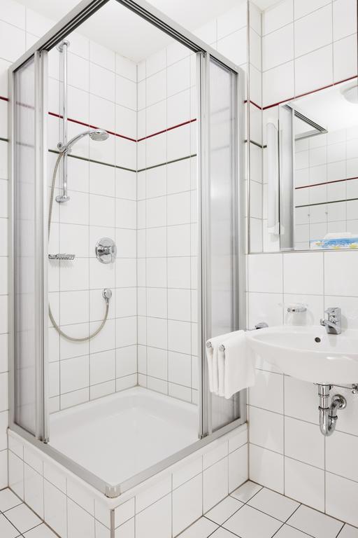 Altstadt- Und Businesshotel Pfaubraeu - Brauereigasthof - Fruehstuecksbuffet - Kostenfreie Radgarage - Hunde Willkommen Trostberg an der Alz Room photo