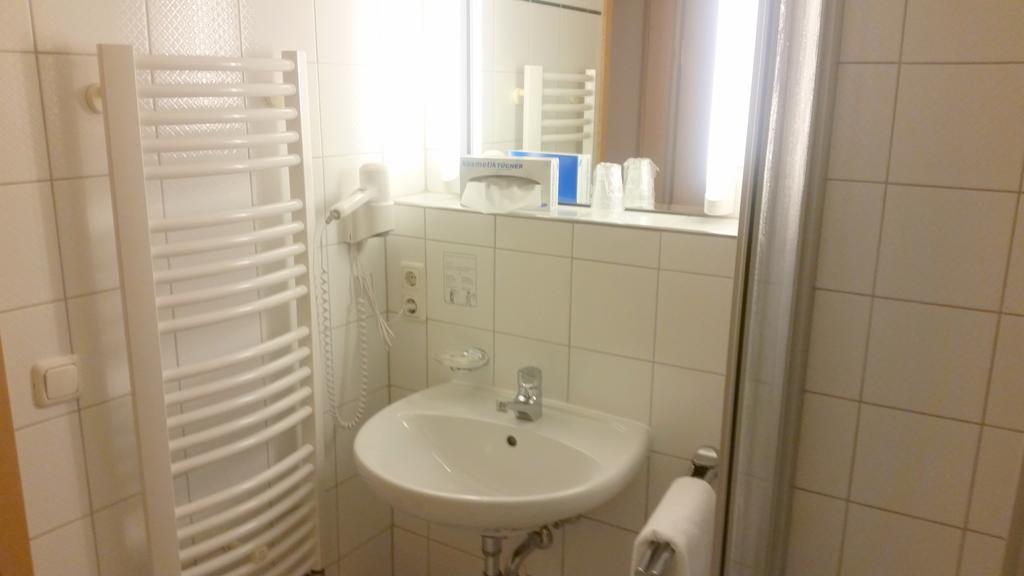 Altstadt- Und Businesshotel Pfaubraeu - Brauereigasthof - Fruehstuecksbuffet - Kostenfreie Radgarage - Hunde Willkommen Trostberg an der Alz Exterior photo
