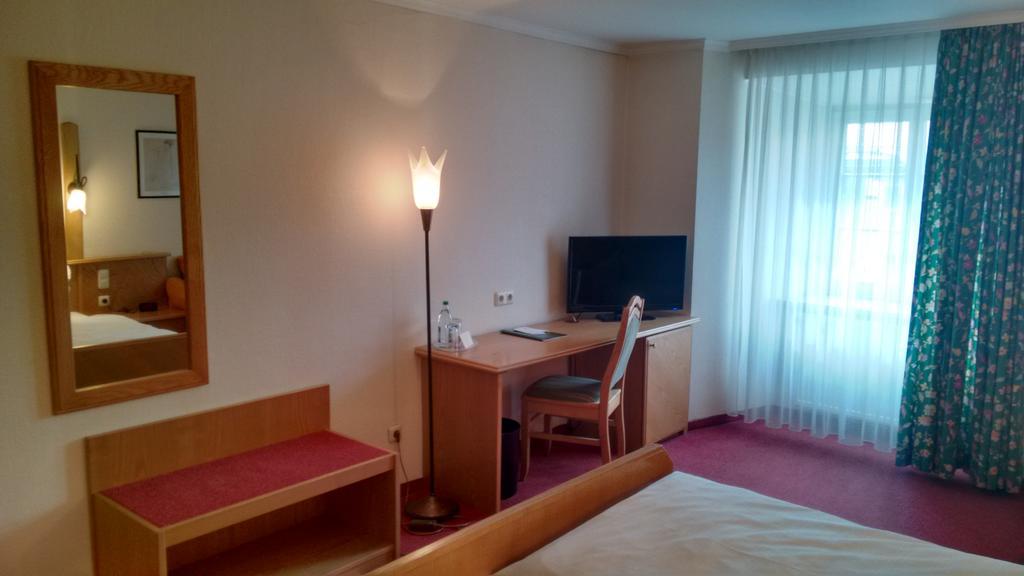 Altstadt- Und Businesshotel Pfaubraeu - Brauereigasthof - Fruehstuecksbuffet - Kostenfreie Radgarage - Hunde Willkommen Trostberg an der Alz Exterior photo