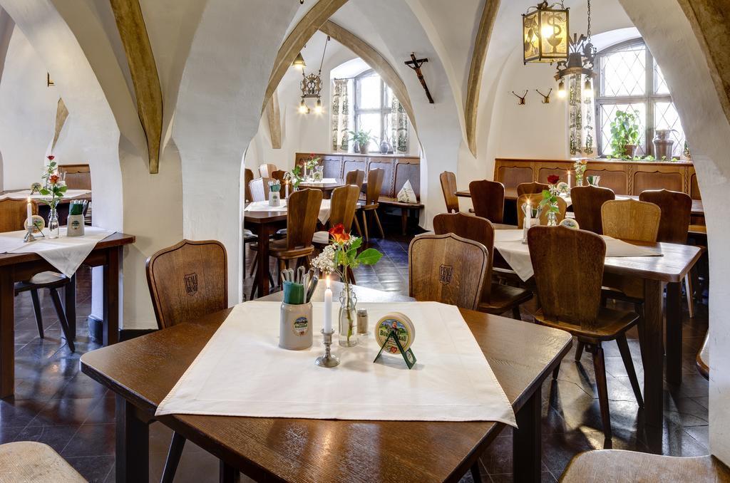 Altstadt- Und Businesshotel Pfaubraeu - Brauereigasthof - Fruehstuecksbuffet - Kostenfreie Radgarage - Hunde Willkommen Trostberg an der Alz Room photo